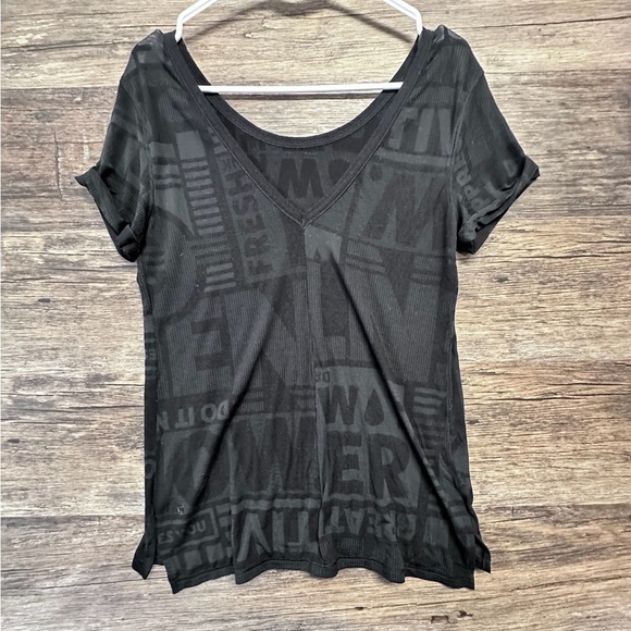 lululemon athletica Tops - Lululemon Athletica Black Graphic Womens Vneck Short Sleeve Tee